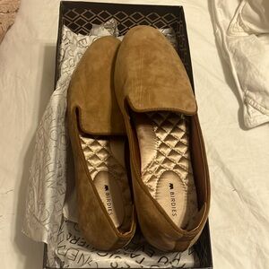 Brand new in box Birdies Starling size 9 suede in Golden Oak